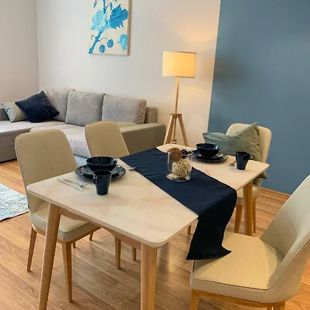 Bright Welcoming Central Apartment *